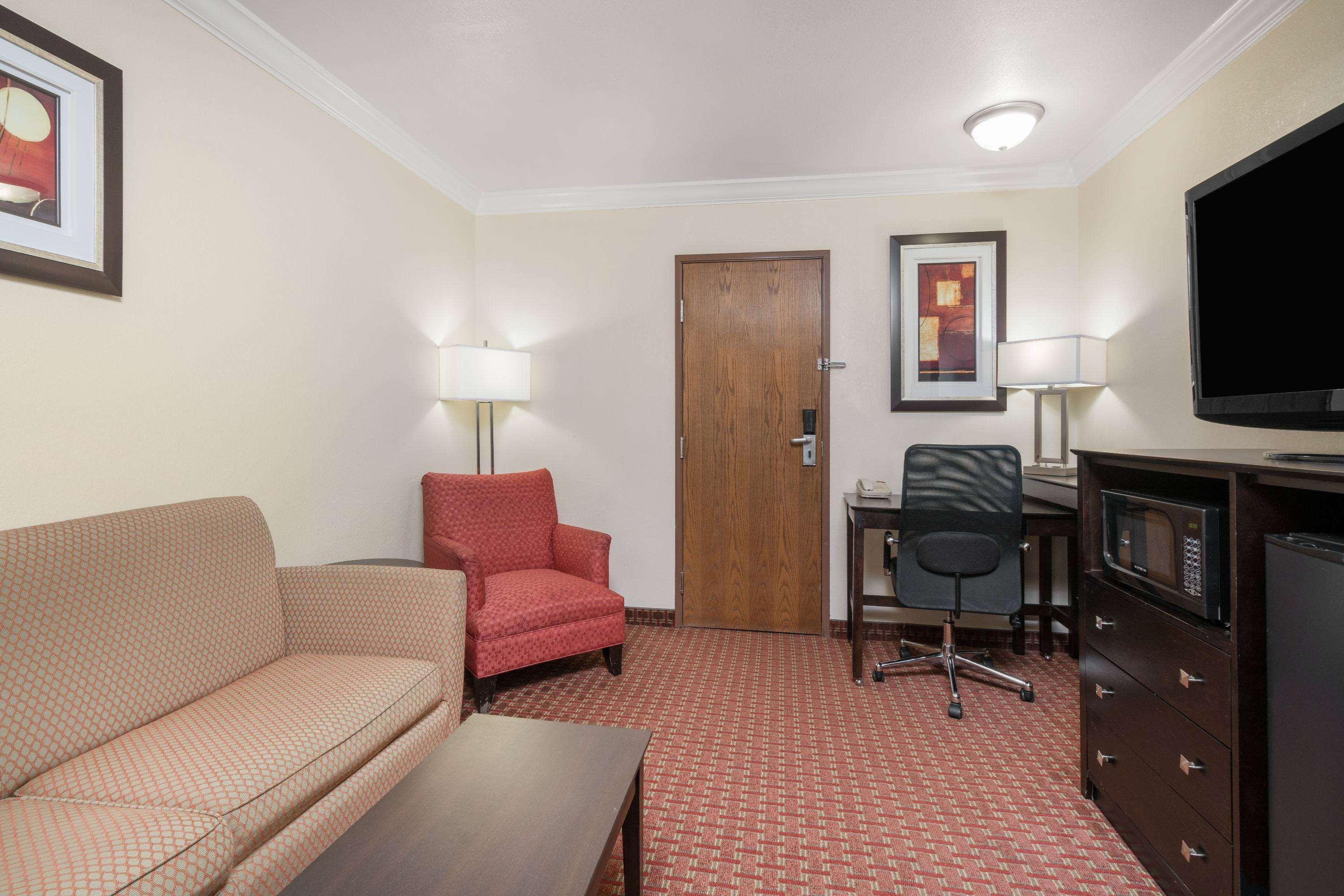 Urbandale Americinn By Wyndham Johnston Des Moines מראה חיצוני תמונה