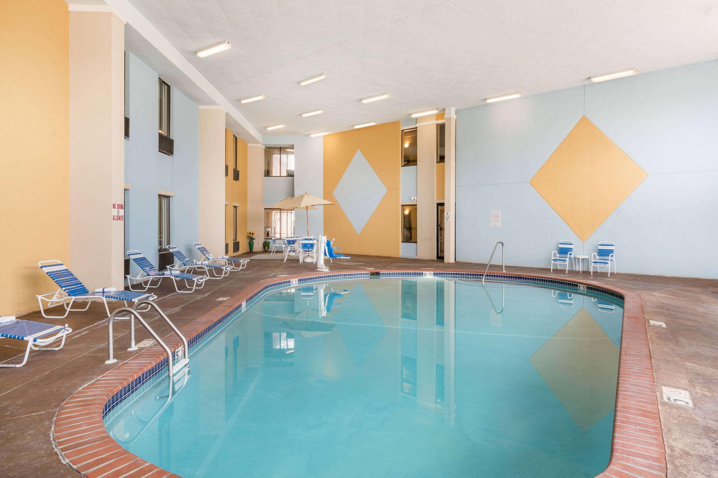 Urbandale Americinn By Wyndham Johnston Des Moines מראה חיצוני תמונה