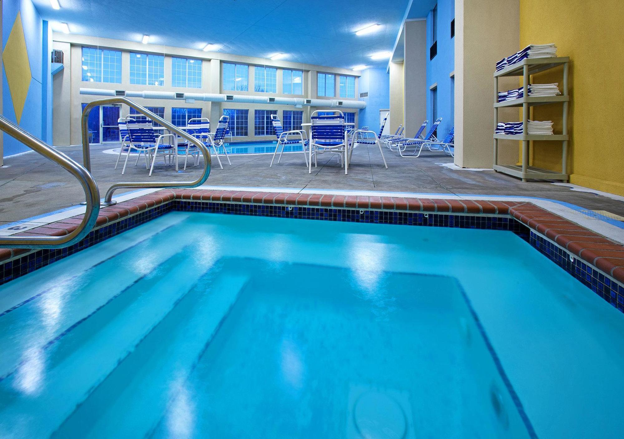 Urbandale Americinn By Wyndham Johnston Des Moines מראה חיצוני תמונה
