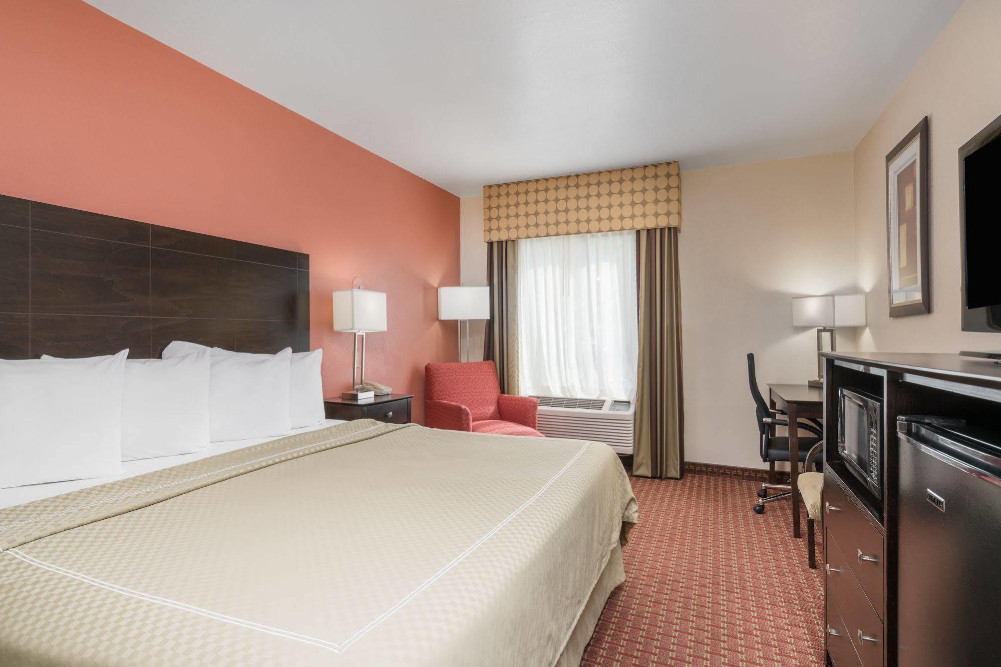 Urbandale Americinn By Wyndham Johnston Des Moines מראה חיצוני תמונה