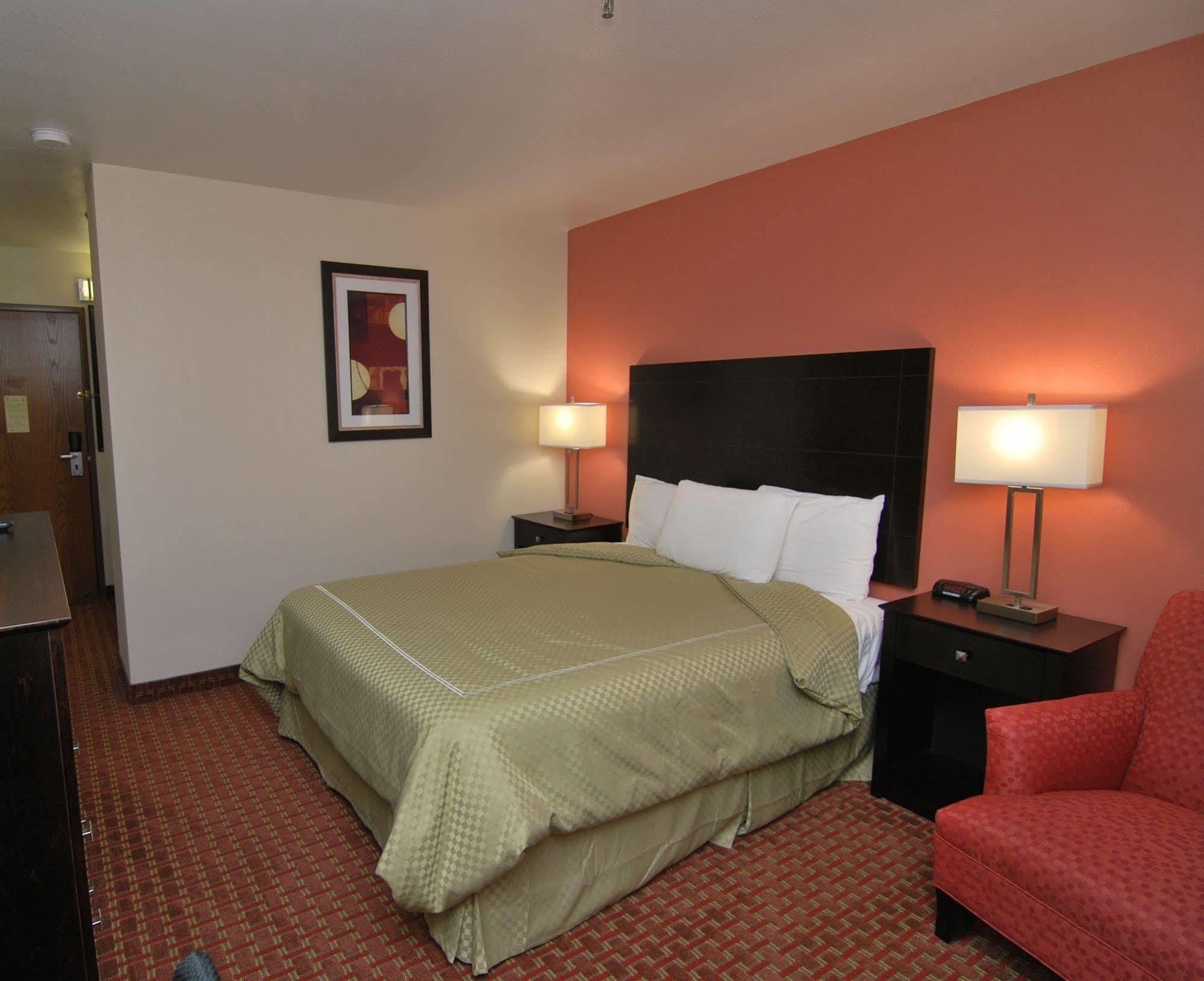Urbandale Americinn By Wyndham Johnston Des Moines מראה חיצוני תמונה